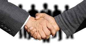 shaking-hands-3091908_1920